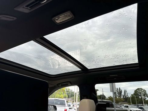 Used 2023 Cadillac Escalade ESV Premium Luxury AWD/4WD image 17