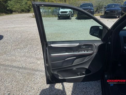 Used 2017 Dodge Grand Caravan GT image 19