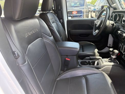 Used 2023 Jeep Wrangler Unlimited Sahara AWD/4WD image 32