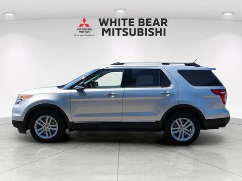 Used 2014 Ford Explorer XLT w/ Equipment Group 202A AWD/4WD image 3