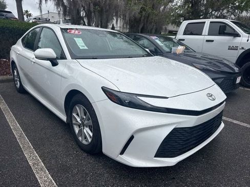Used 2025 Toyota Camry LE image 10