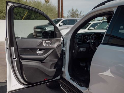 Used 2024 Mercedes-Benz GLS 450 4MATIC image 6