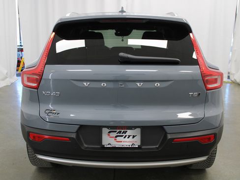 Used 2021 Volvo XC40 T5 Momentum image 7