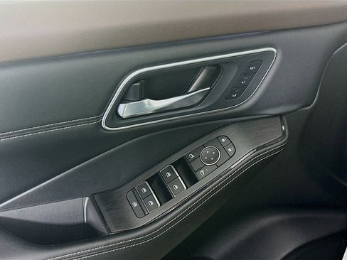 Used 2021 Nissan Rogue Platinum image 15