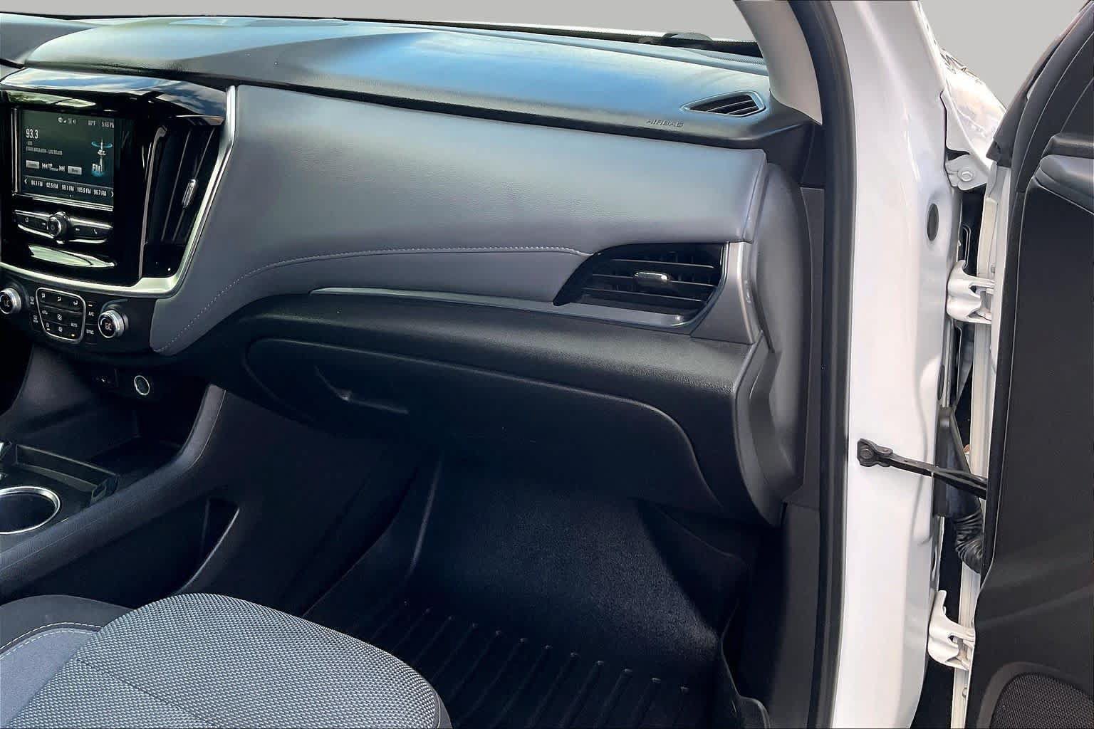 Used 2018 Chevrolet Traverse LT FWD image 18