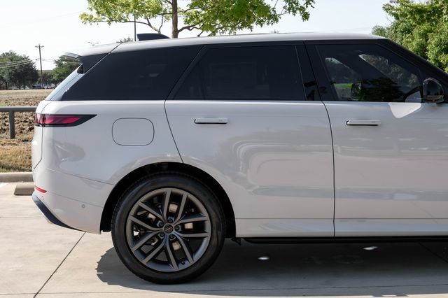 New 2026 Land Rover Range Rover Sport Dynamic SE AWD/4WD image 9