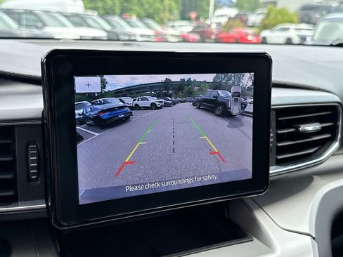 Used 2022 Ford Explorer XLT w/ Equipment Group 202A AWD/4WD image 17