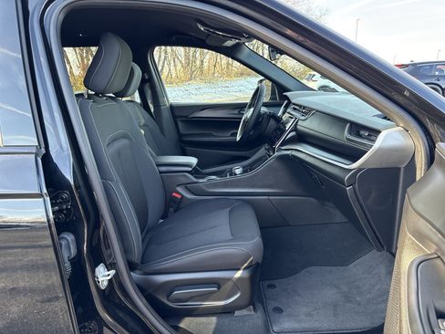 New 2025 Jeep Grand Cherokee L Laredo w/ Luxury Tech Group I AWD/4WD image 9