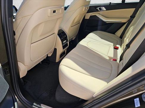 Used 2022 BMW X5 xDrive40i w/ Parking Assistance Package image 18
