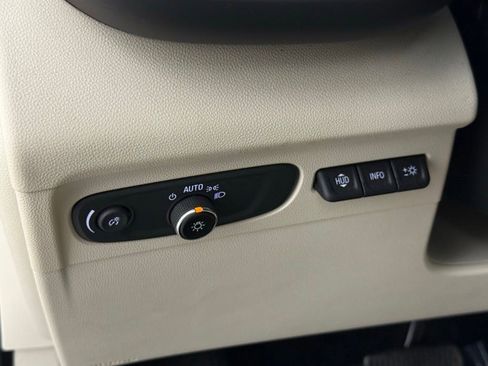 Used 2023 Buick Envision Avenir image 22