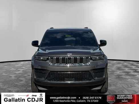 Certified 2024 Jeep Grand Cherokee Laredo RWD image 2