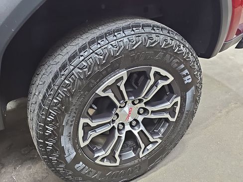 Used 2025 GMC Canyon AT4 w/ Technology Plus Package AWD/4WD image 39