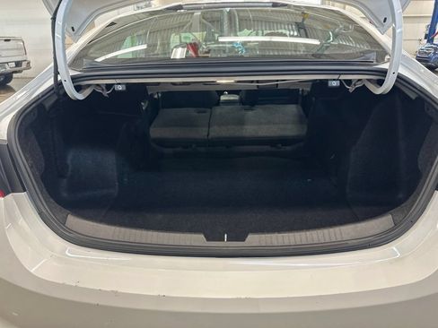 Used 2017 Chevrolet Malibu LT FWD image 23
