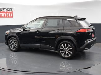 Used 2022 Toyota Corolla Cross XLE video 2