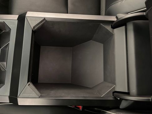 Used 2024 Tesla Cybertruck AWD Crew Cab image 23