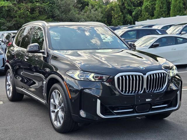 Used 2025 BMW X5 xDrive40i w/ Climate Comfort Package AWD/4WD image 3