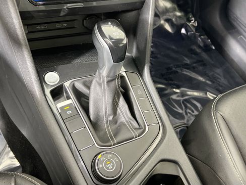 Used 2022 Volkswagen Tiguan SE image 16