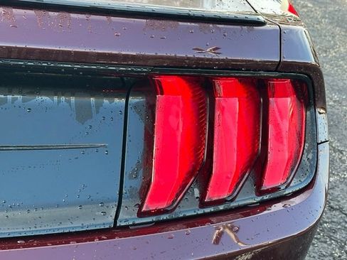 Used 2018 Ford Mustang Coupe w/ Black Accent Pkg RWD image 13