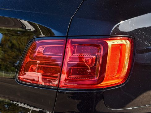 Used 2019 Bentley Bentayga image 7