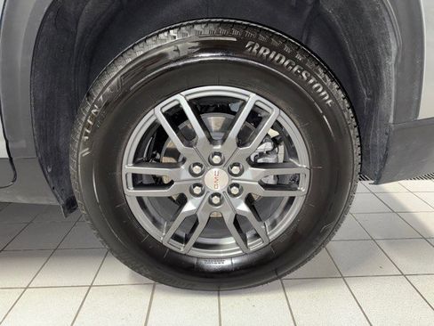 Used 2025 GMC Acadia Elevation image 11