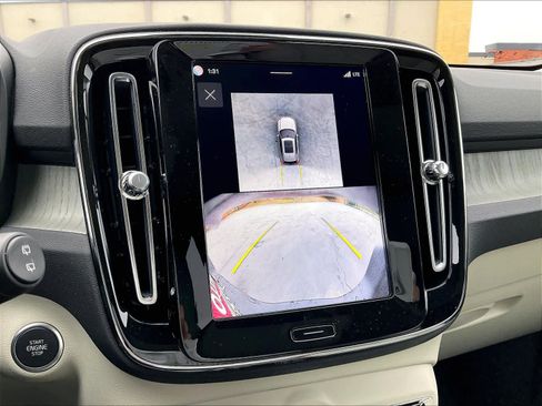 New 2026 Volvo XC40 B5 Plus w/ Protection Package Premier image 20