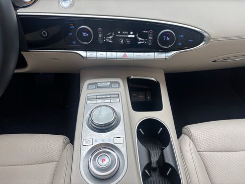 Used 2023 Genesis GV70 2.5T w/ Select Package image 25