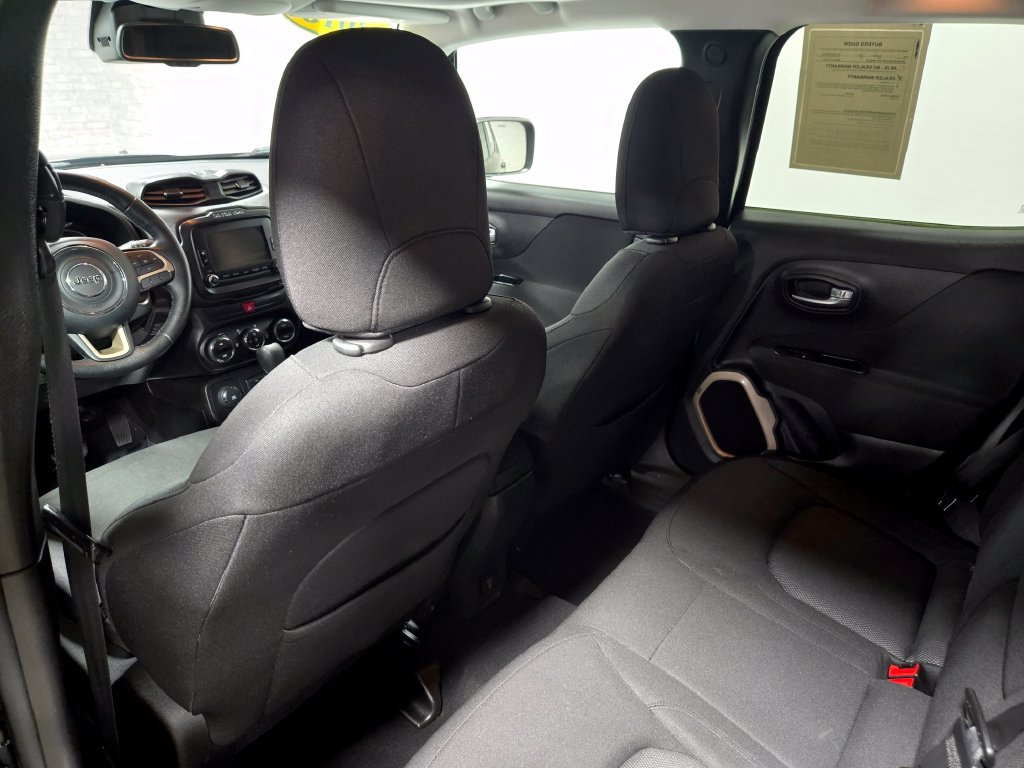 Used 2016 Jeep Renegade Latitude AWD/4WD image 32