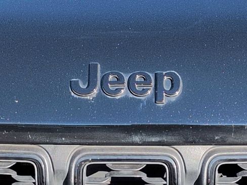 Used 2023 Jeep Grand Cherokee Altitude image 10