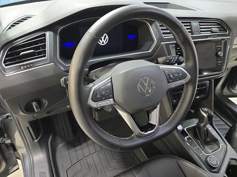 Used 2022 Volkswagen Tiguan SE image 17