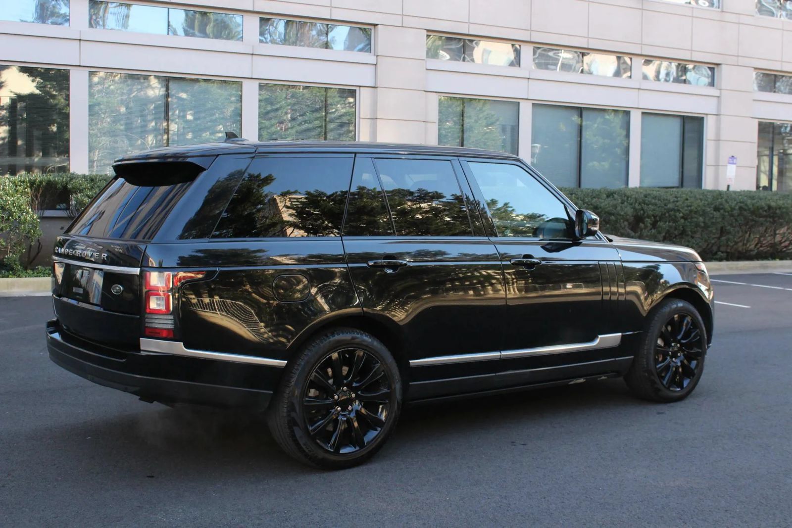 Used 2015 Land Rover Range Rover Supercharged AWD/4WD image 7