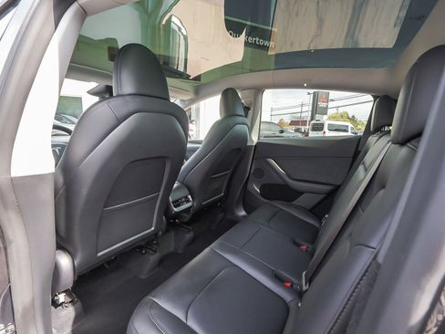 Used 2025 Tesla Model Y Long Range AWD/4WD image 28