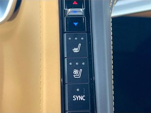 Used 2023 Chevrolet Corvette Stingray Premium Conv w/ Z51 Performance Package image 23