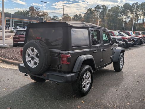 Used 2018 Jeep Wrangler Unlimited Sport S image 5