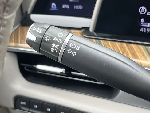 Used 2022 Cadillac Escalade ESV Premium Luxury Platinum w/ Heavy-Duty Trailer Package image 44