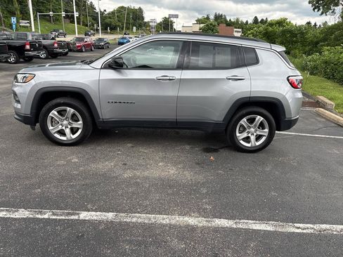 Used 2024 Jeep Compass Latitude AWD/4WD image 8