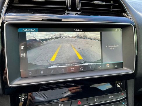 Used 2019 Jaguar F-PACE Premium image 23