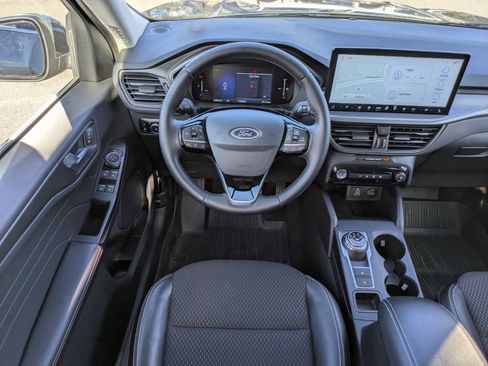 Certified 2025 Ford Escape SE image 16