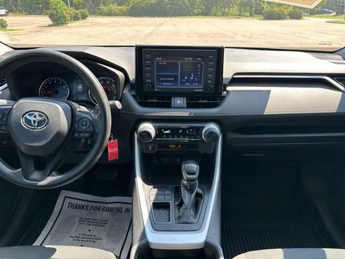 Used 2021 Toyota RAV4 LE FWD image 11