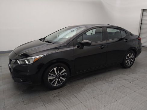 Used 2021 Nissan Versa SV image 2