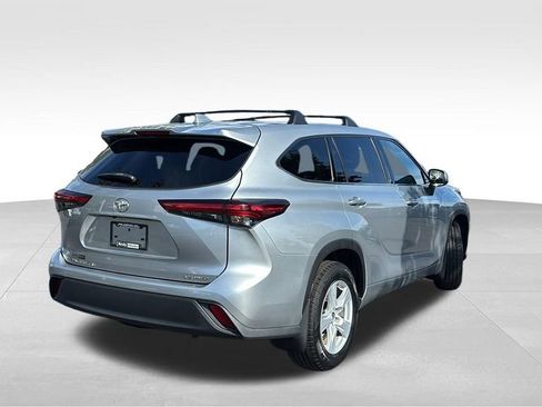 Used 2020 Toyota Highlander LE image 7
