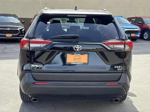 Used 2020 Toyota RAV4 XLE FWD image 4