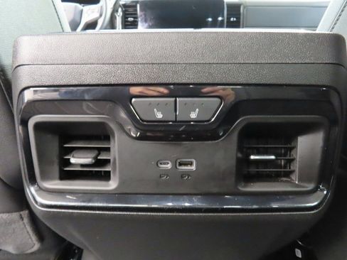 Used 2025 Chevrolet Silverado 2500 ZR2 w/ Technology Package image 11