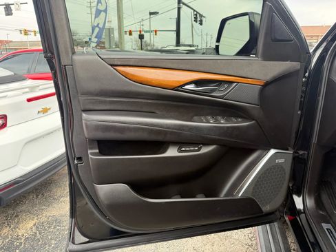 Used 2016 Cadillac Escalade ESV Premium image 10