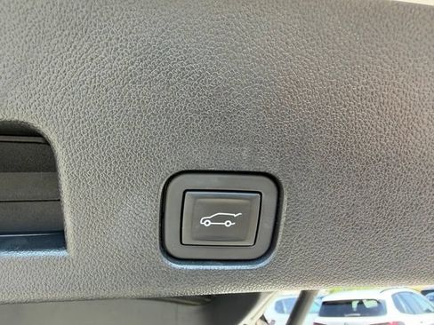 Used 2025 Chevrolet Traverse LT w/ Sun and Wheel Package FWD image 30