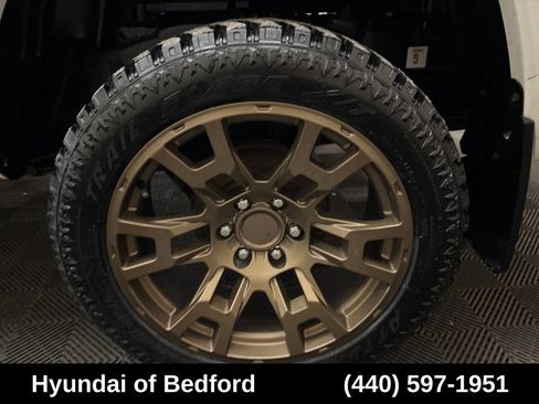 Used 2020 Toyota Tacoma TRD Sport w/ TRD Premium Sport Package AWD/4WD image 29