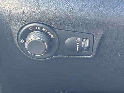 Certified 2024 Jeep Compass Sport image 33