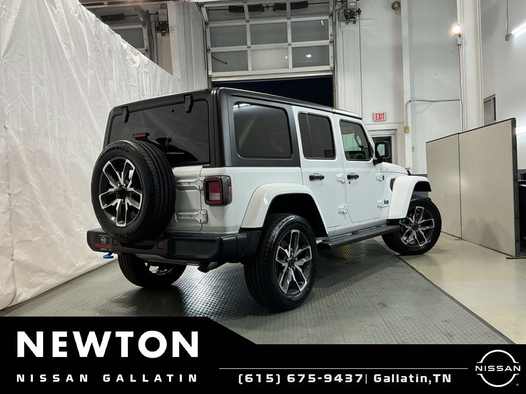 Used 2024 Jeep Wrangler Unlimited w/ Convenience Group AWD/4WD image 24