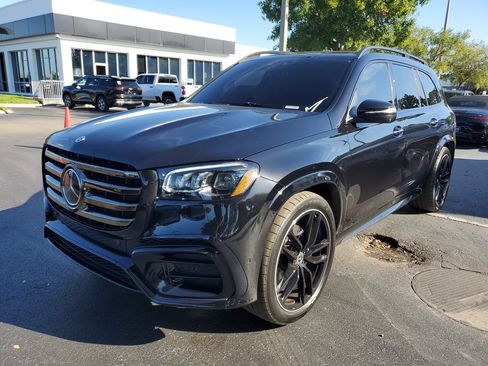 Used 2025 Mercedes-Benz GLS 450 4MATIC image 2