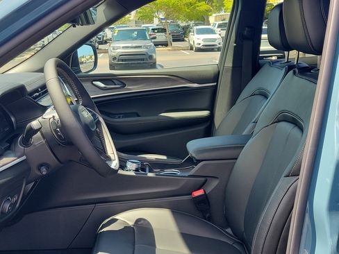 New 2026 Jeep Grand Cherokee Limited AWD/4WD image 17