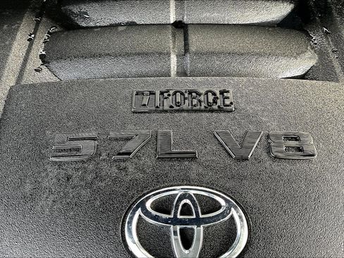 Used 2021 Toyota Tundra Limited w/ Limited Premium Package AWD/4WD image 32